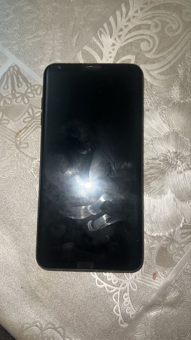 продается телефон LG V30