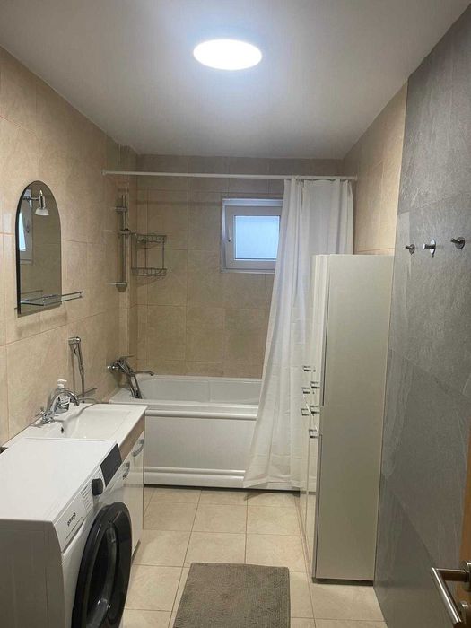 Dau in  chirie apartament cu o camera, transformat in doua camere , are parcare subterana.