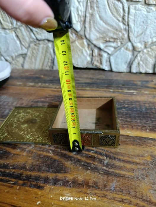 Стара кашпа и кутия