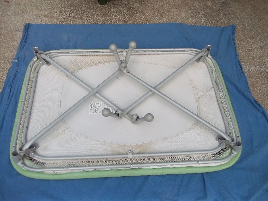 Италианска сгъваема кошарка с твърдо дъно за сън и игра