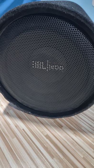 Subwoofer si amplificator JBL