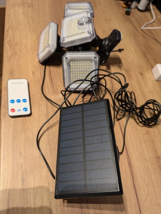 Proiector led  Solar  333 LED ip65, Telecomanda, senzor noapte\