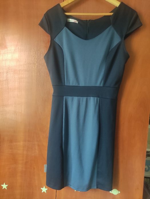 Червена рокля / Синя рокля / Черна рокля