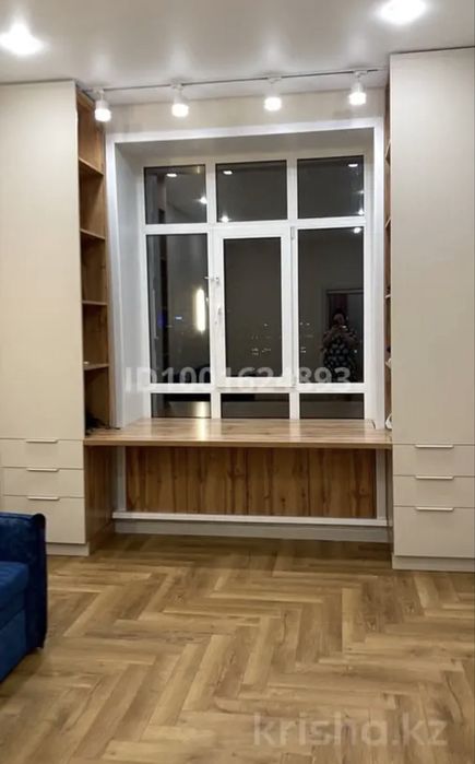 Продам стенку + стол между ними