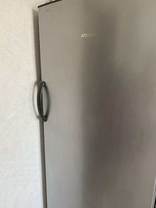 Продаю морозильник Atlant