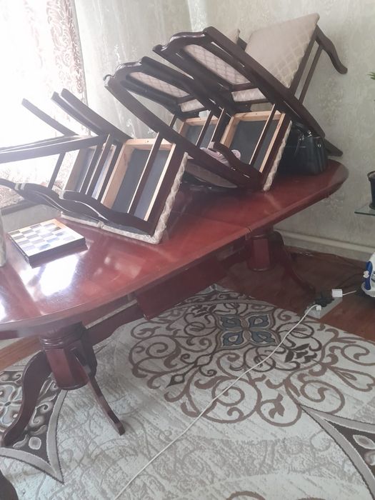 Стол со стульями