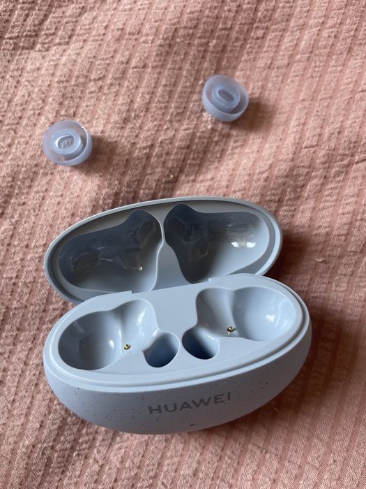 Продам кейс от наушников Huawei