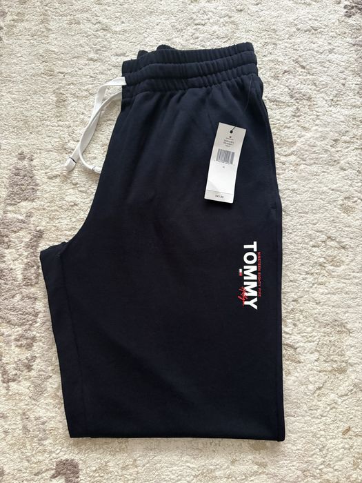 Vand pantaloni de trening  barbatesti Tommy Hilfiger