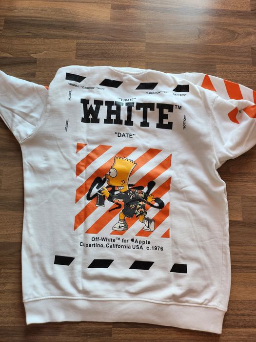 Бяла суитшъртна блуза