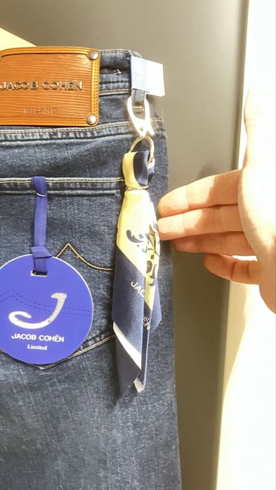 Дънки JACOB COHEN ! Чисто нов модел.Страхотен цвят.Налична серия 31-40