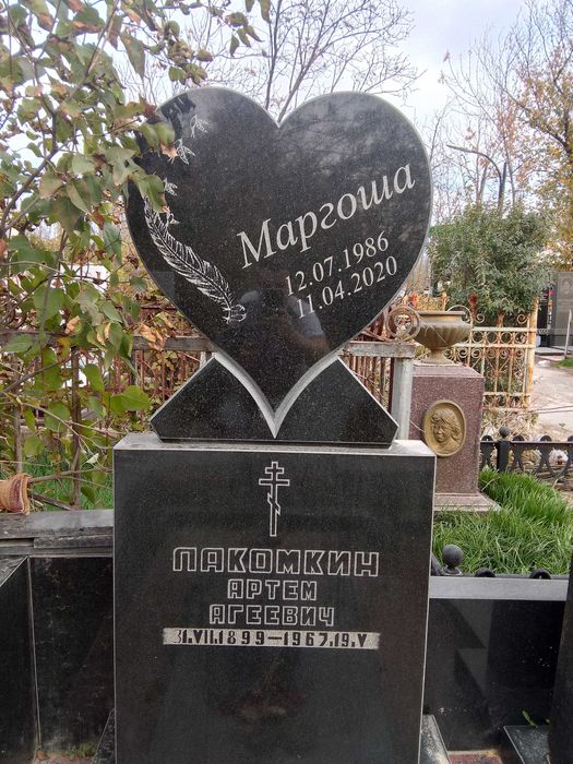 Гранитные и мраморные памятник и