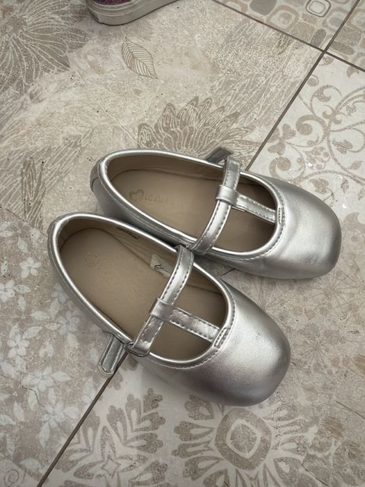 Детская обувь разная