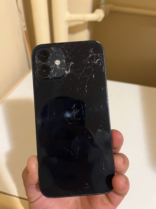 iphone 12   functional cu spate spart