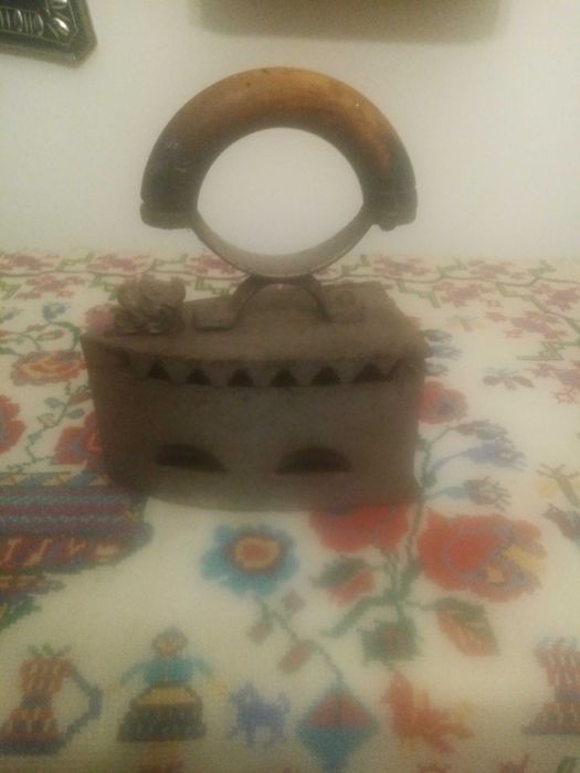 Fier de călcat cu cărbune