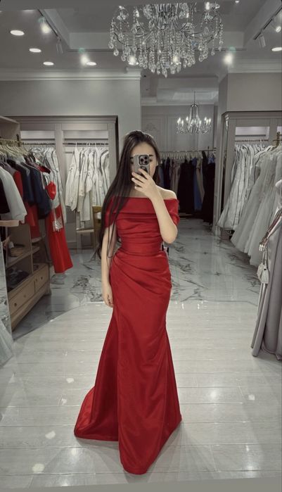 Вечернее красное платье