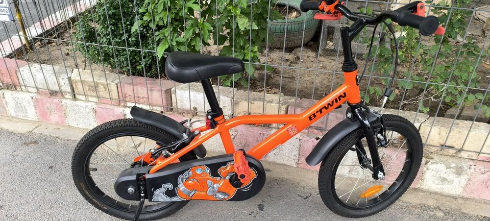 Bicicleta BTWIN că și nouă.
