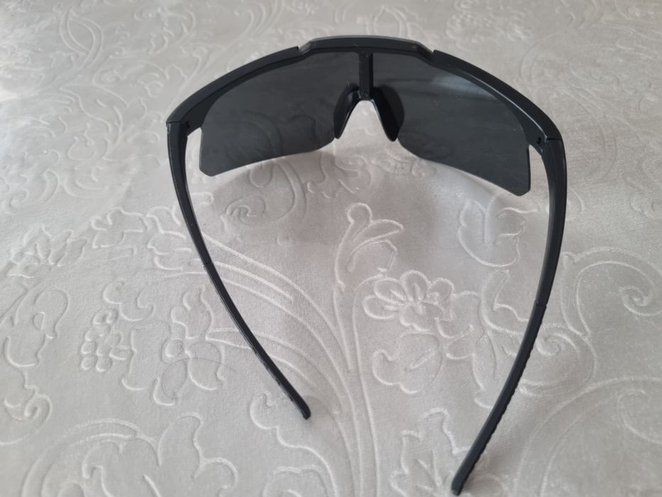 Очки солнцезащитные