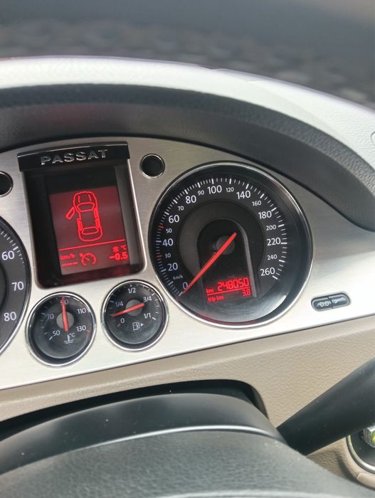 Vând Volkswagen Passat 2008