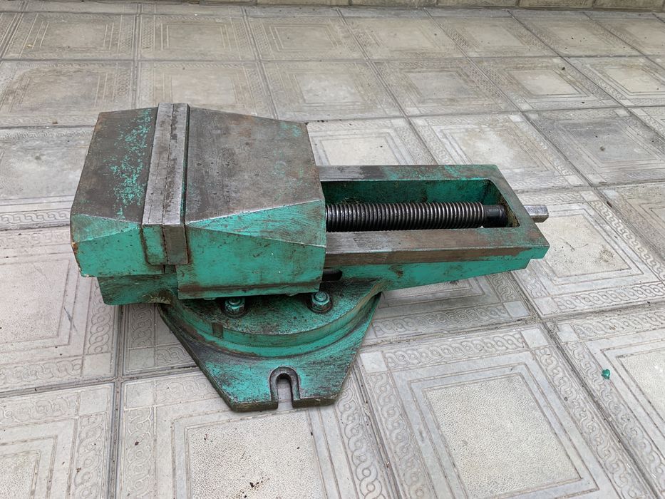 Продаются машинные тиски