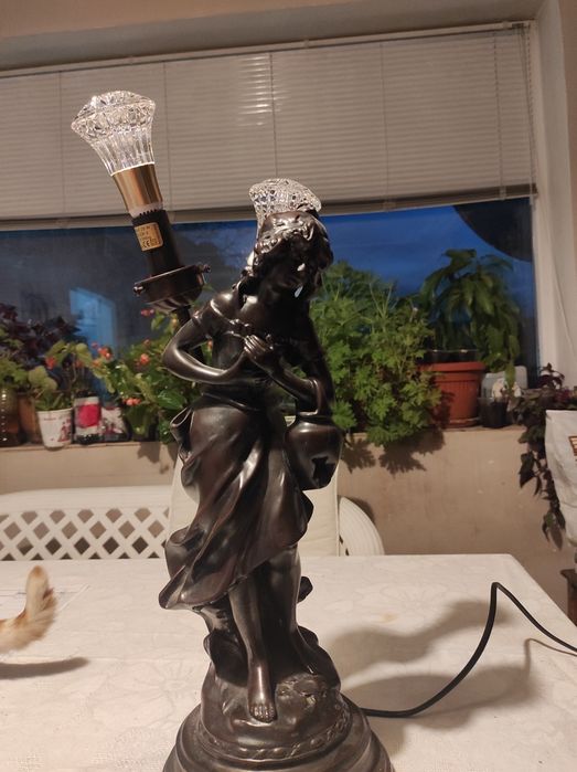 Антикварна настолна лампа