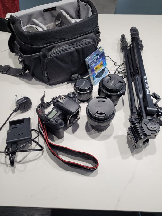 Canon 77d с обективи и подаръци