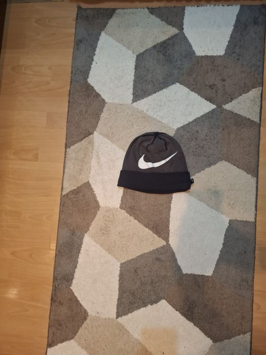 Caciula nike neagra
