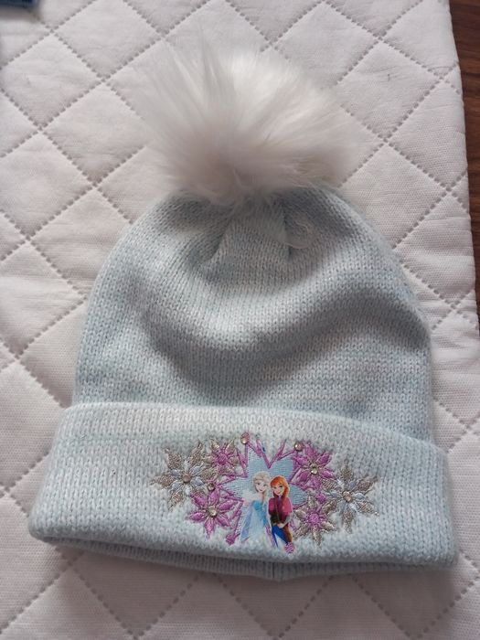 Trening cu frozen 60lei căciula 25lei