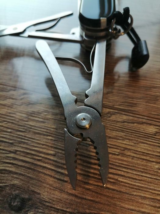 Victorinox Deluxe Tinker.