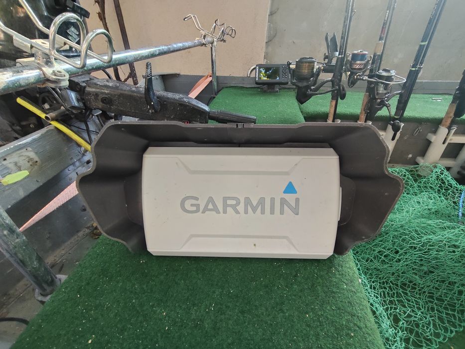Vând Sonar pescuit Garmin Striker Vivid 9sv GPS, sonda GT52HW-TM