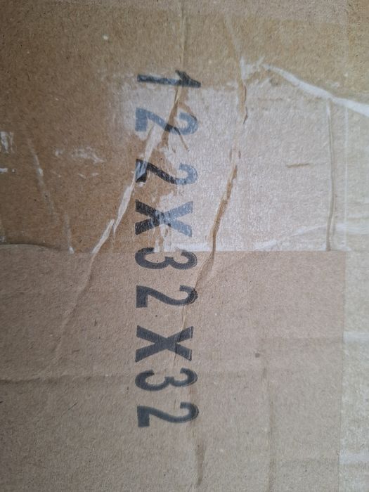 Каробка 1.22 ×32×32 размер 5000 сум 1 донаси  келишамиза 300 тача бор