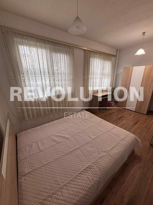 Тристаен апартамент в района на кв. Кючук Париж