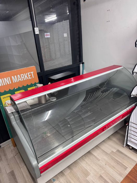 Витрина холодильник фирма АZN