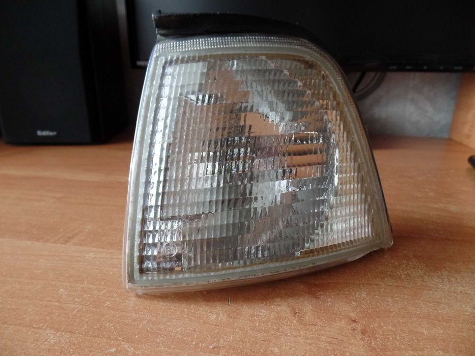 Поворотник Audi 80