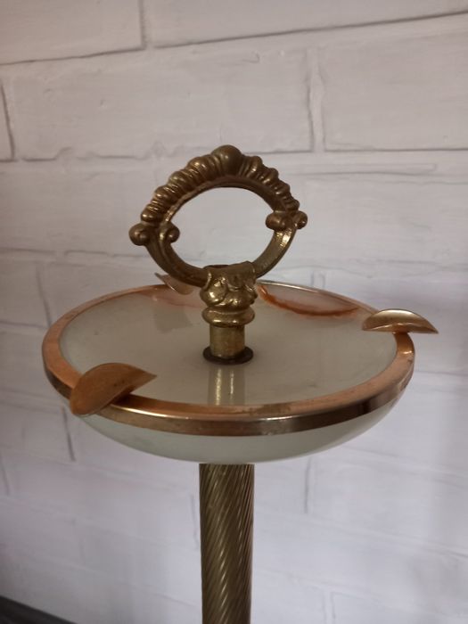 Настолен пепелник