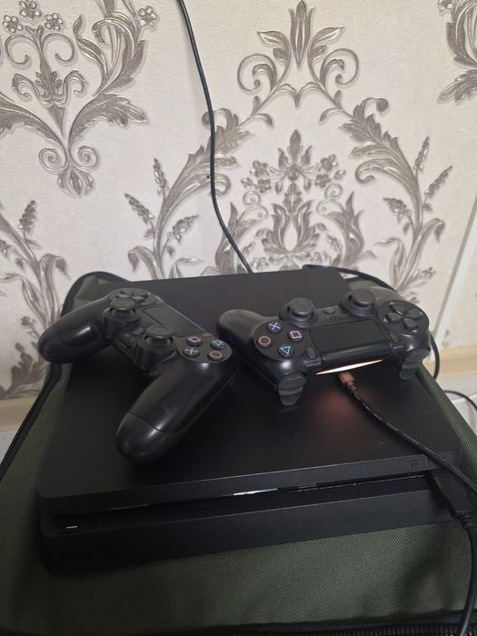 Продам PlayStation 4 Slim