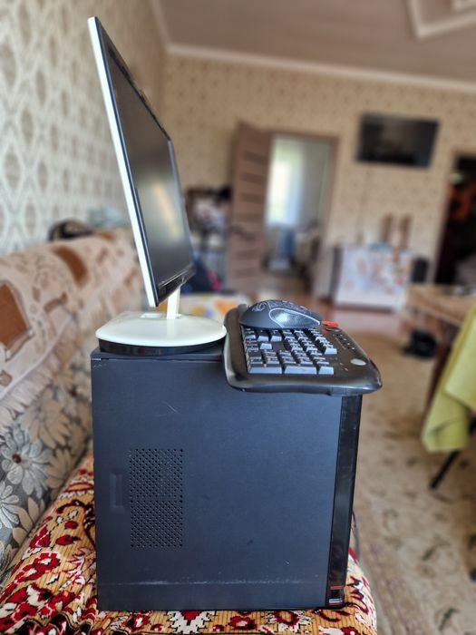 Продам комьпютер лось и ноутбук асер