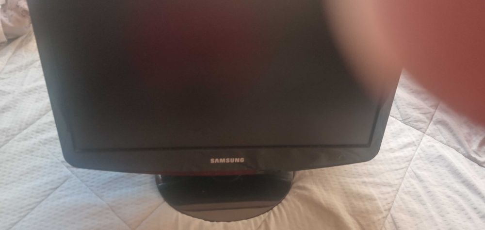 prodavam monitor SAMSUNG