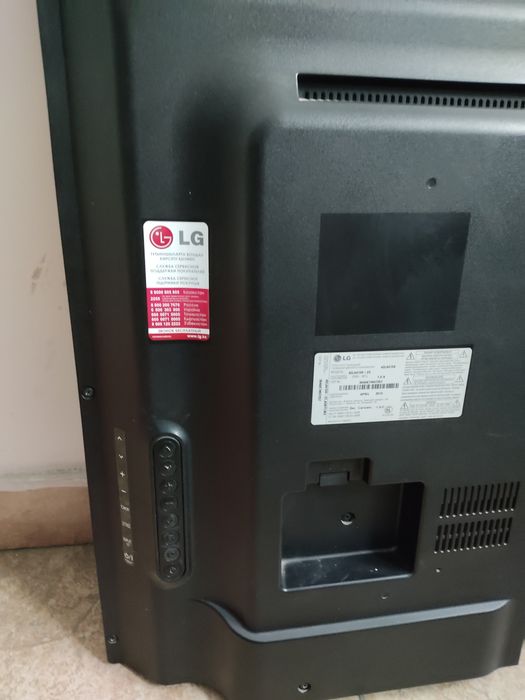 Телевизор LG ОТС диагональ 106