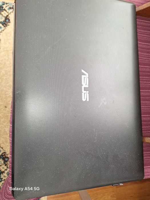 Vând laptop Asus.
