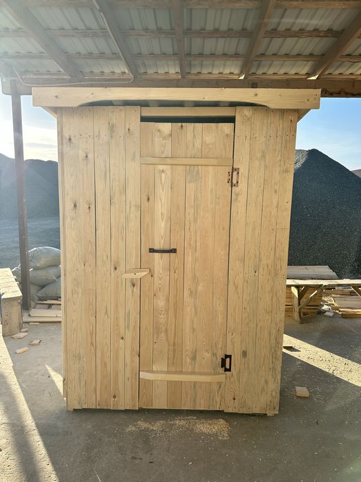 Туалет душ деревянныий улични