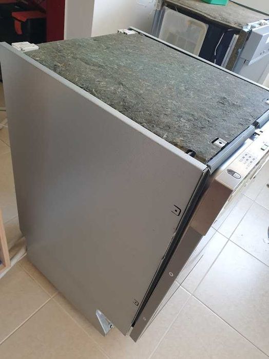 Miele Съдомиялна - 9 Комплекта - Пълно Вграждане - 45см - Тясна