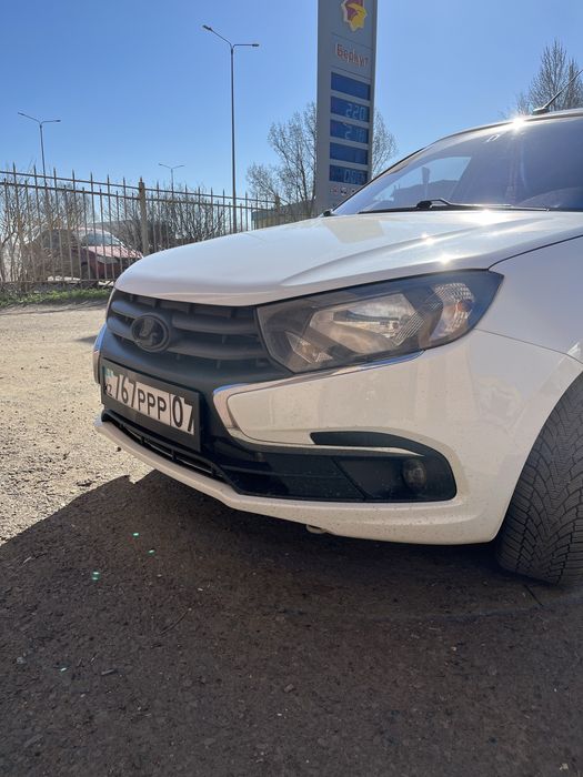 Продам передний бампер гранта
