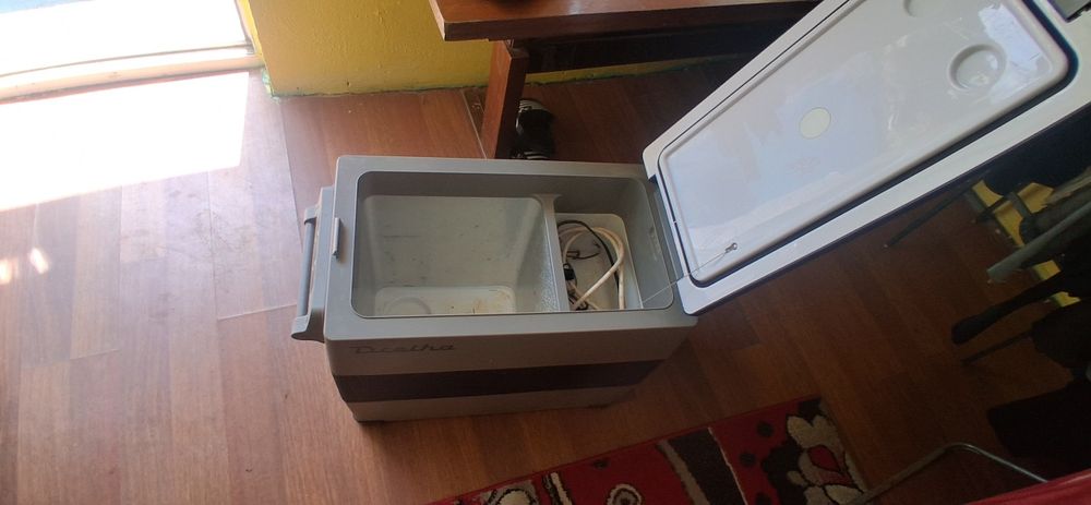 Vand frigider de masina si 4 roti pe 17 fara guma