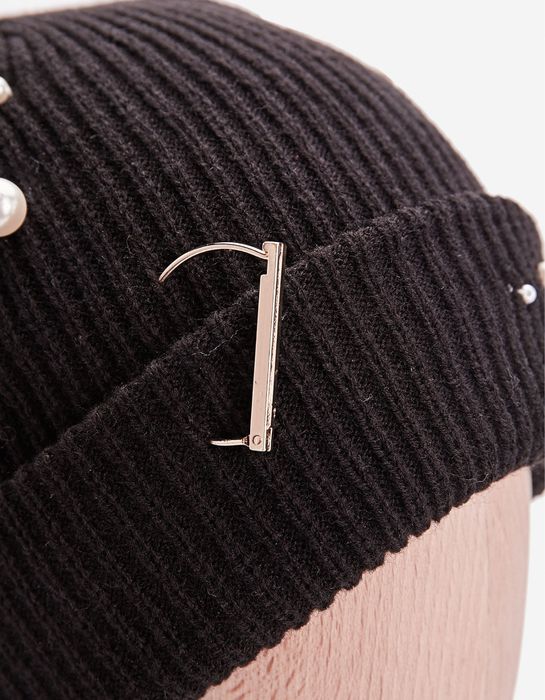 Нова зимна шапка с перли Stradivarius