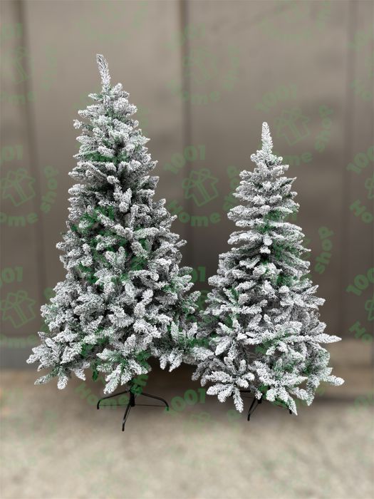 Коледна елха Бор, заснежена, с декорация, с шишарки