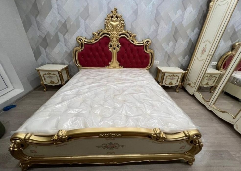 Продам спальный гарнитур.