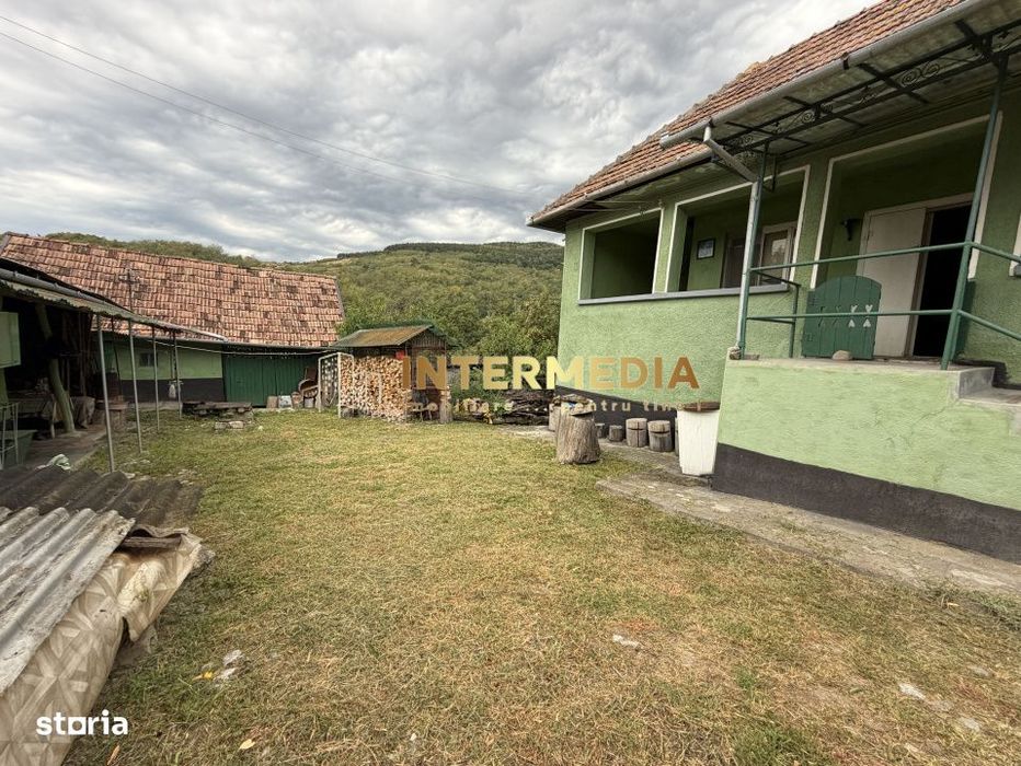 Casa Renovabila 3 camere Baie Bucatarie CRICAU 1375 mp Teren Toate Uti