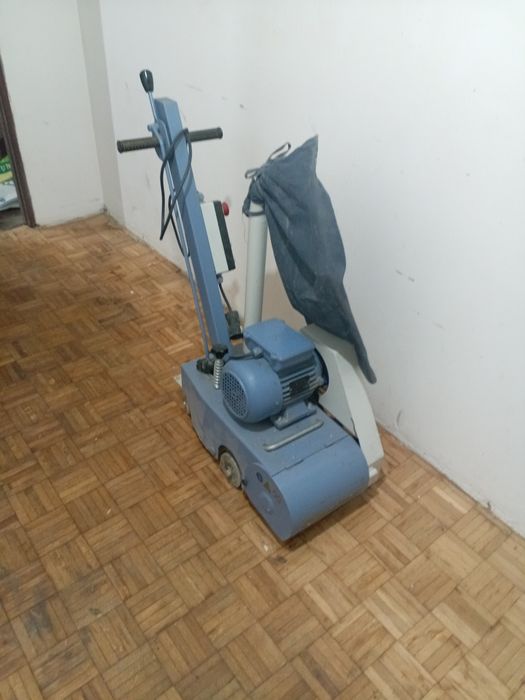 De vânzare mașina de rașchetat parchet