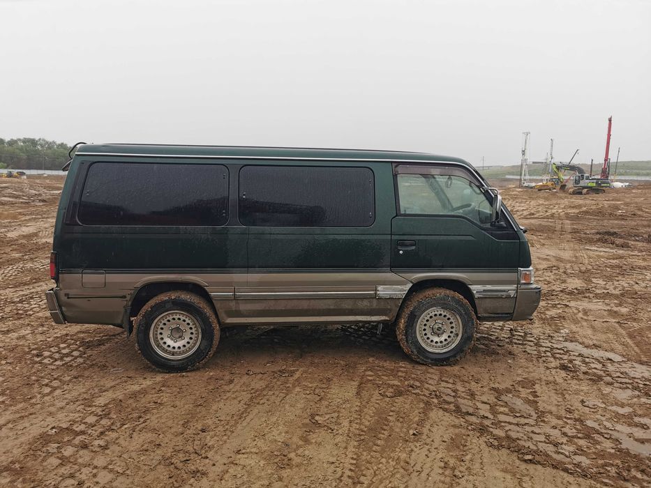 Nissan Caravan, Homy, Urvan E24