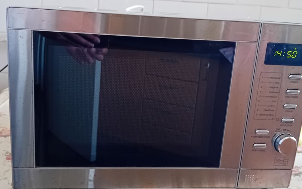 Cuptor cu microunde cu funcție grill